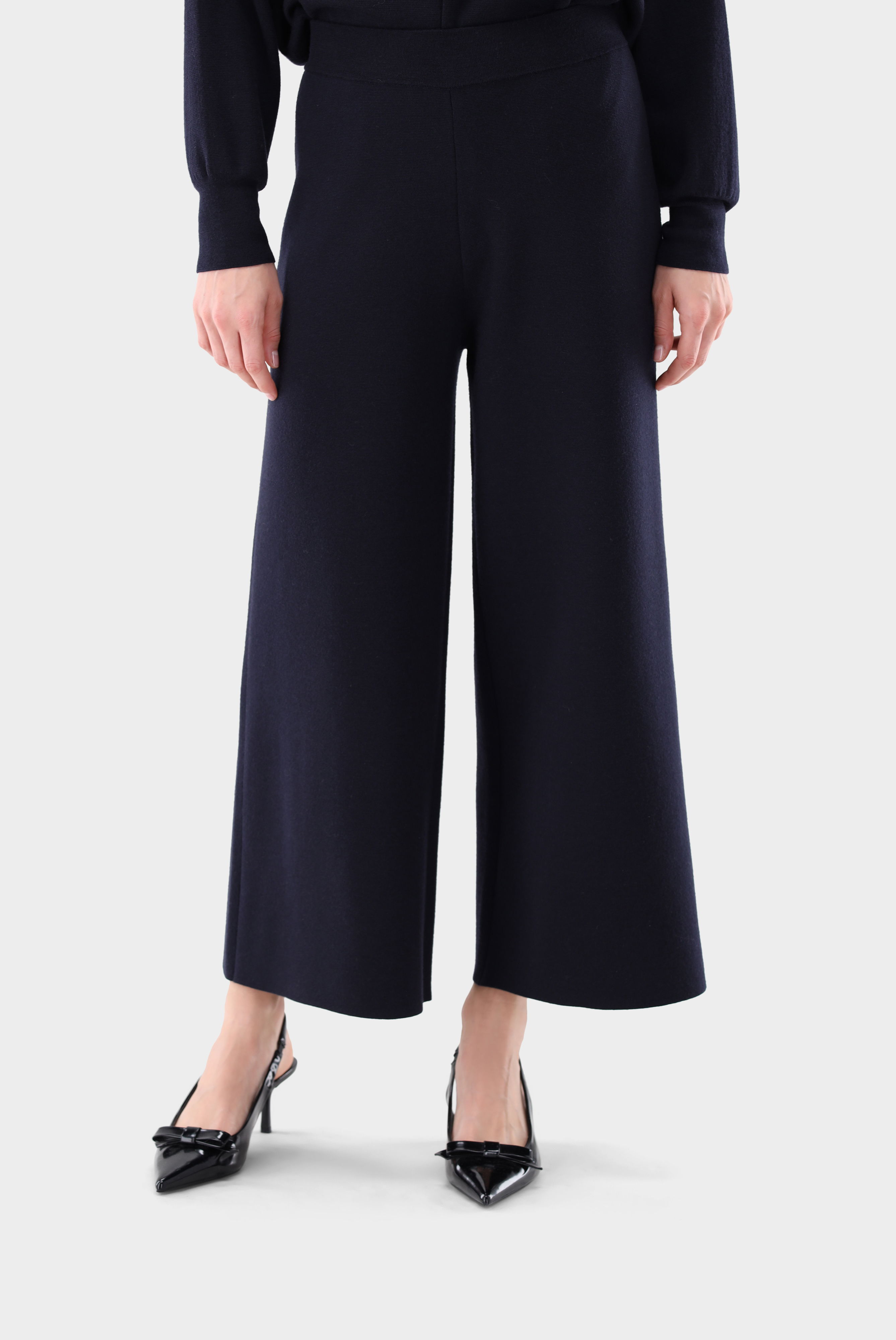 Strickhose mit ausgestelltem Bein