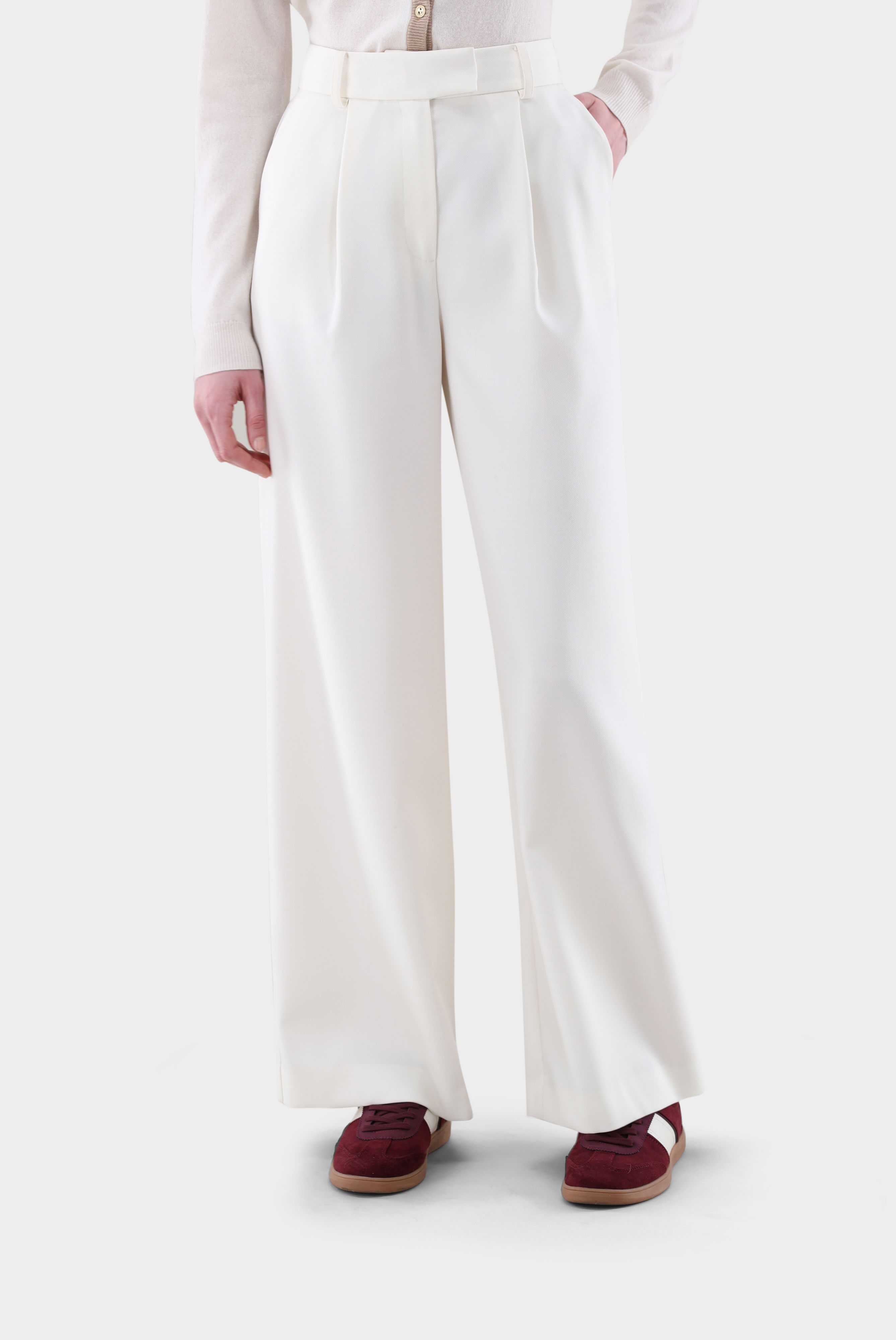 Hose mit weitem Bein und Bügelfalte