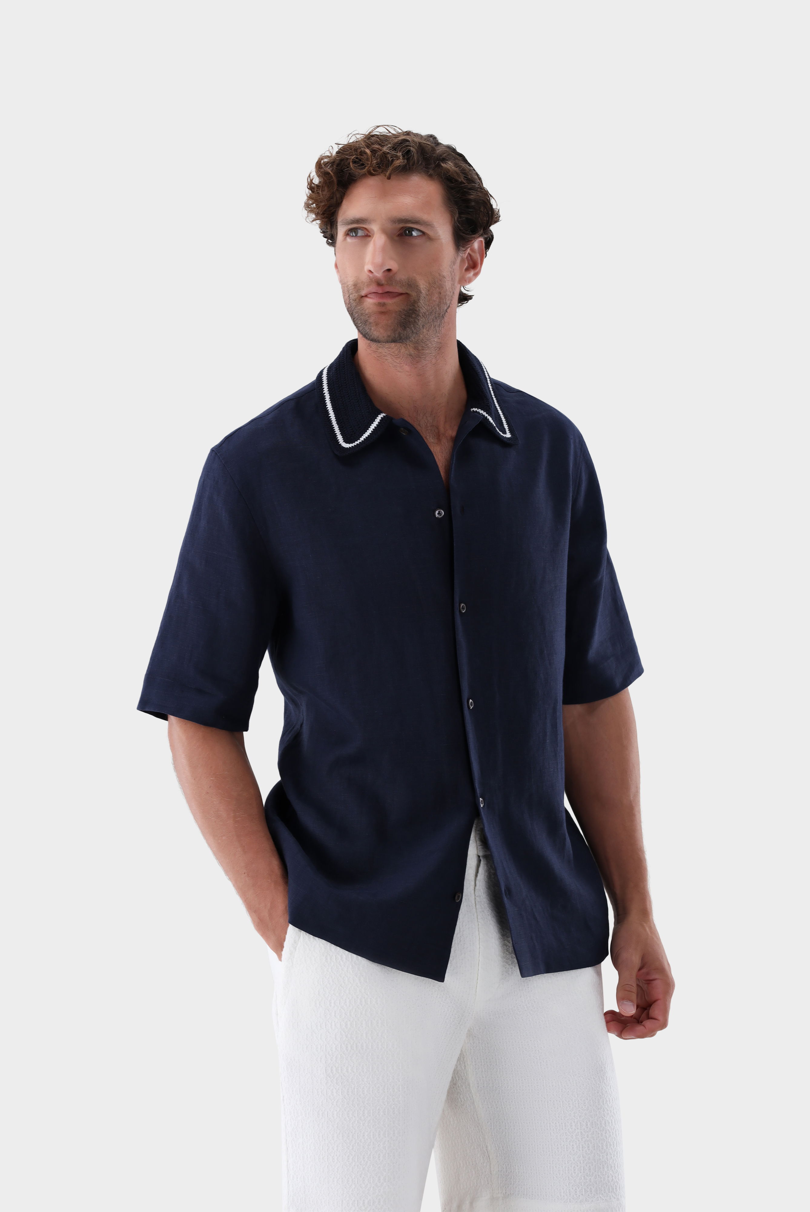 Kurzarmhemd mit Häkel-Kragen aus Leinen