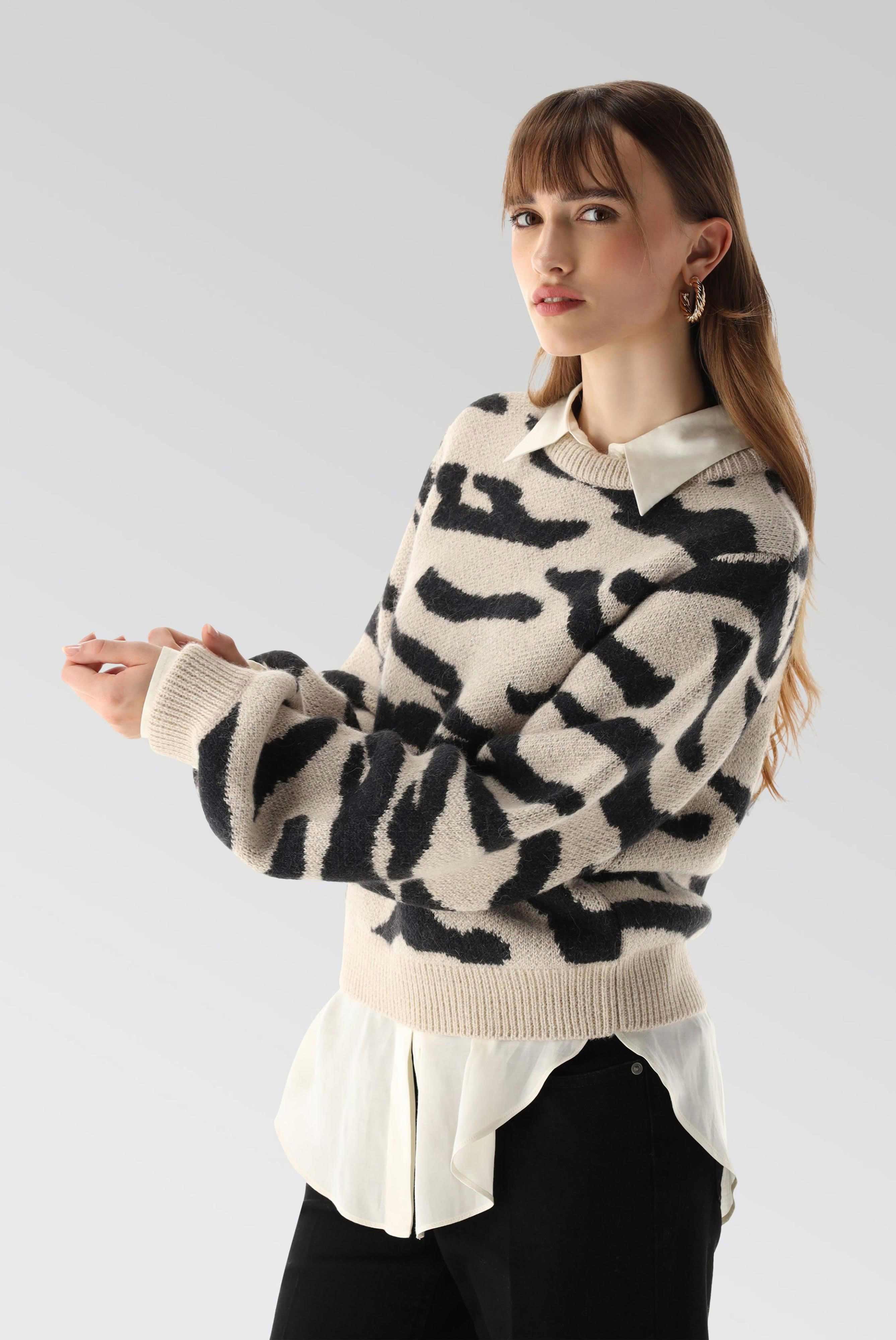 Cropped Alpaca Sweater with Animal Print