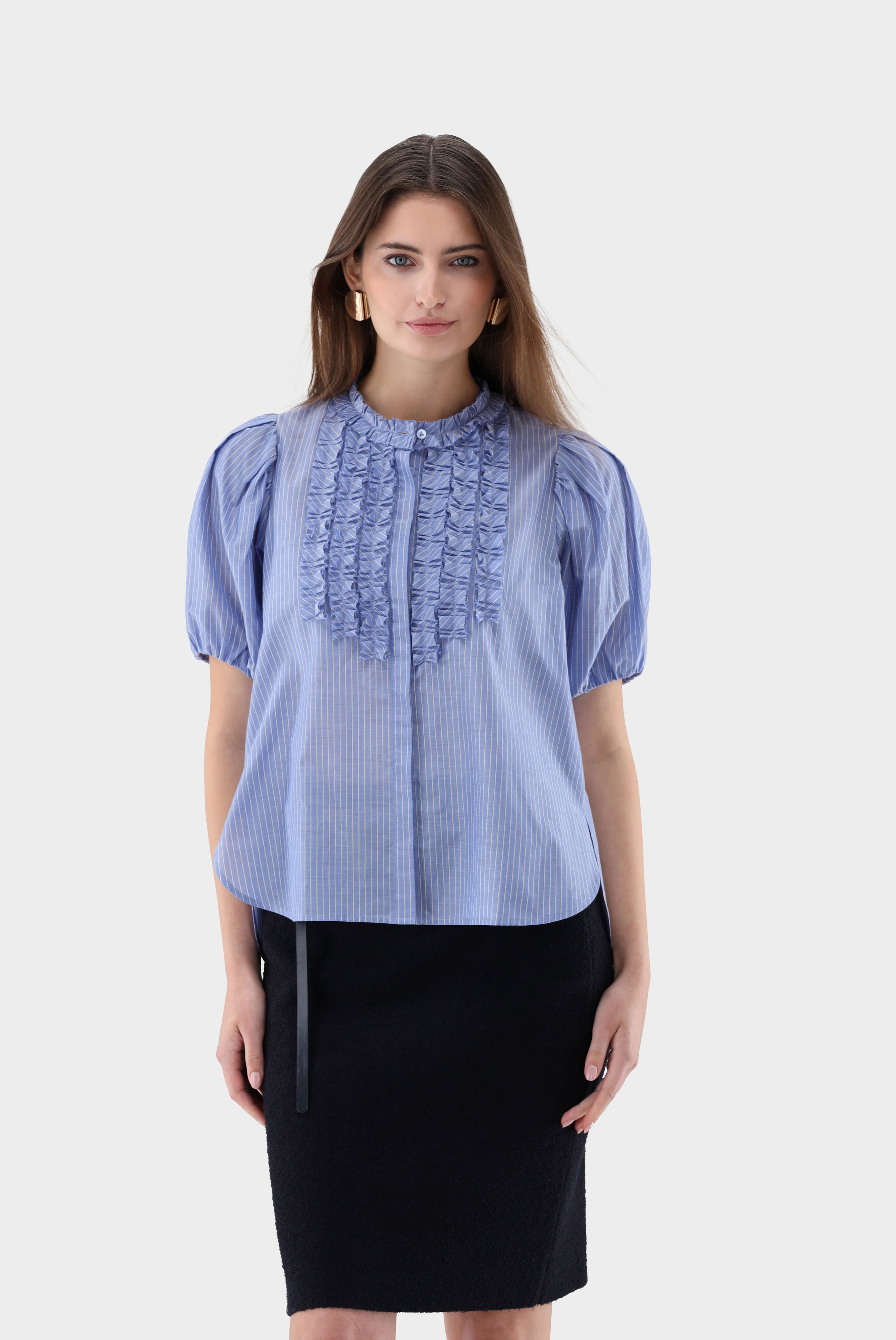 Short-sleeved blouse with ruffles