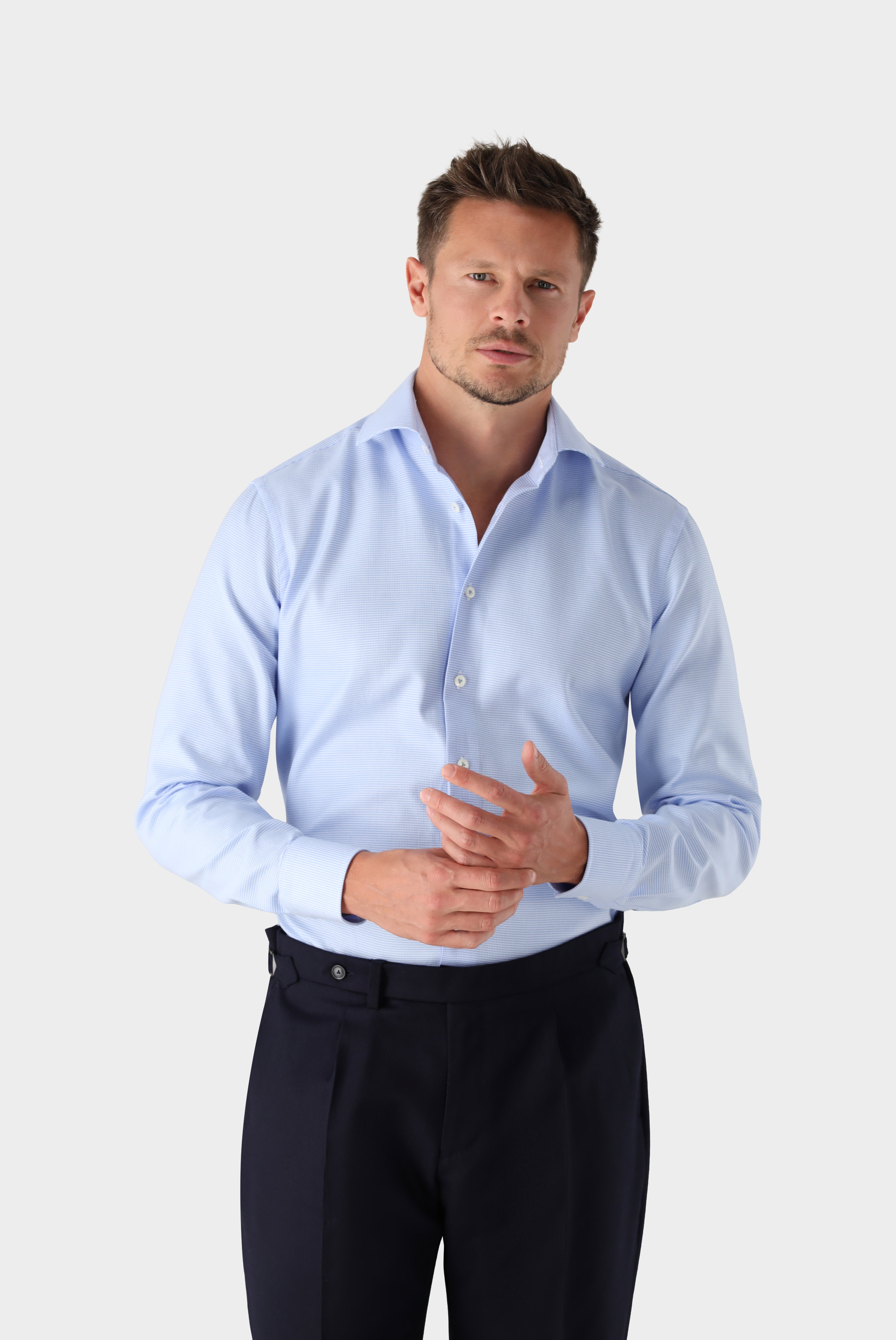Business shirt with houndstooth pattern and cutaway collar