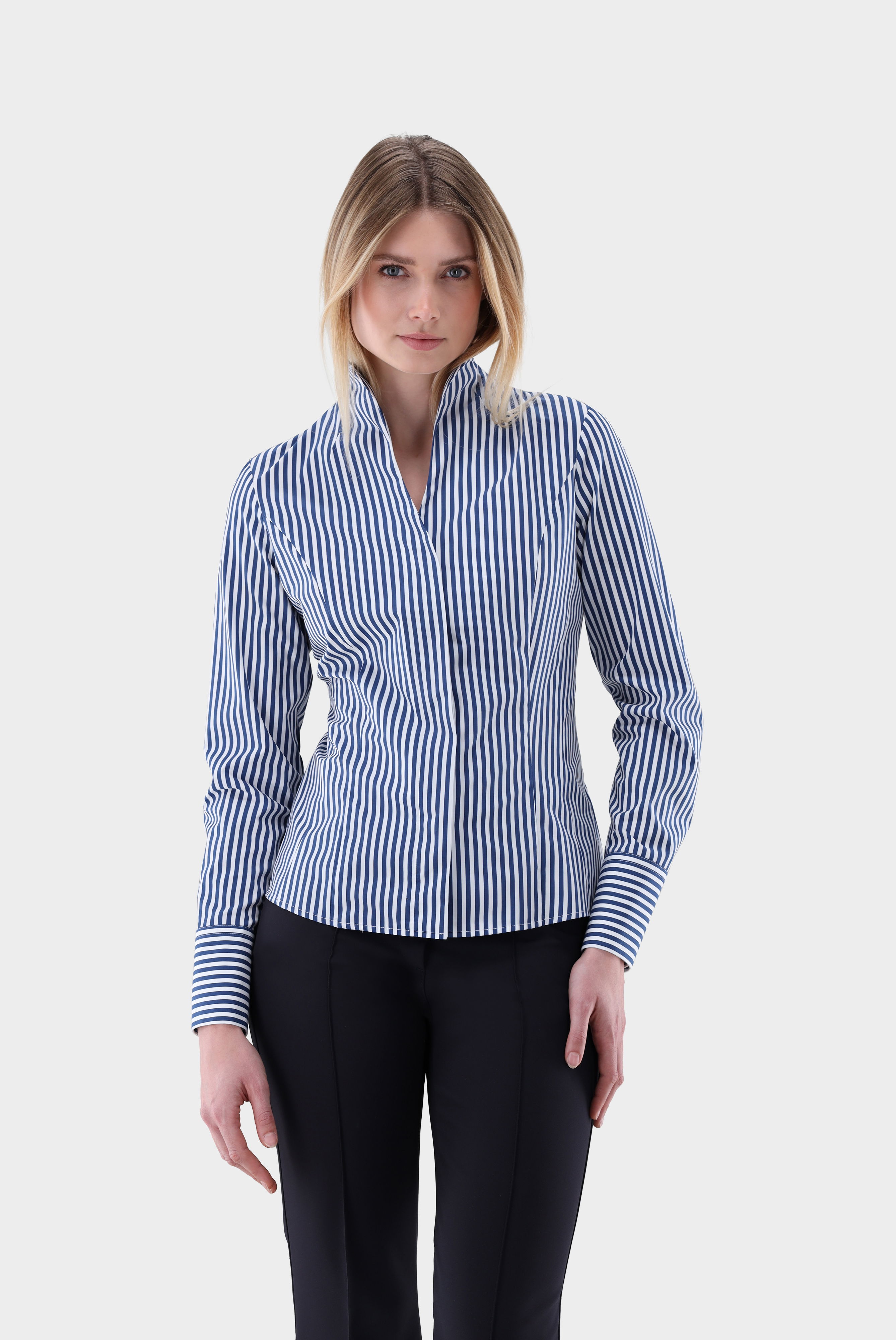 Kelchkragenbluse mit Streifen