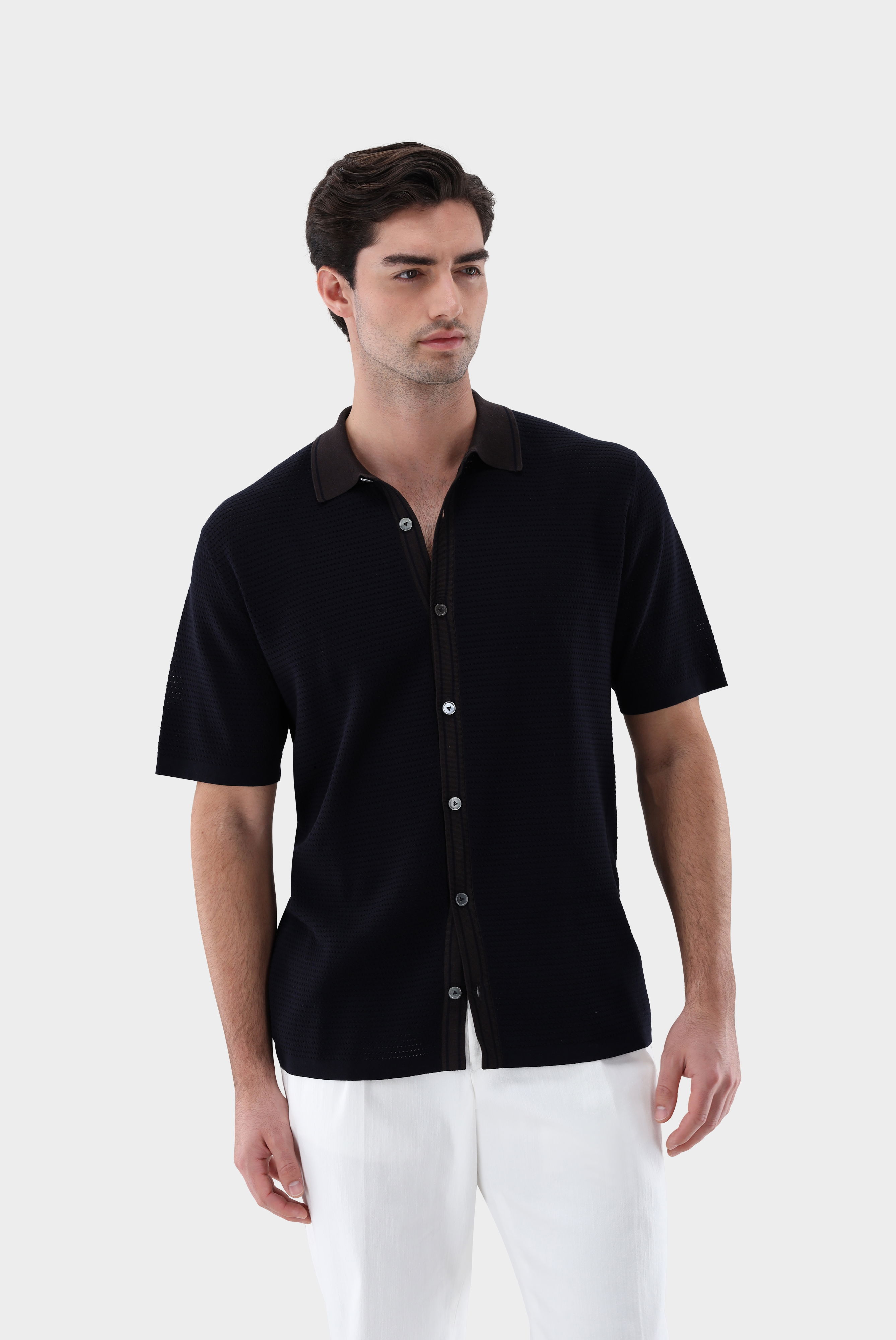 Short-sleeved knit shirt with retro texture and contrast