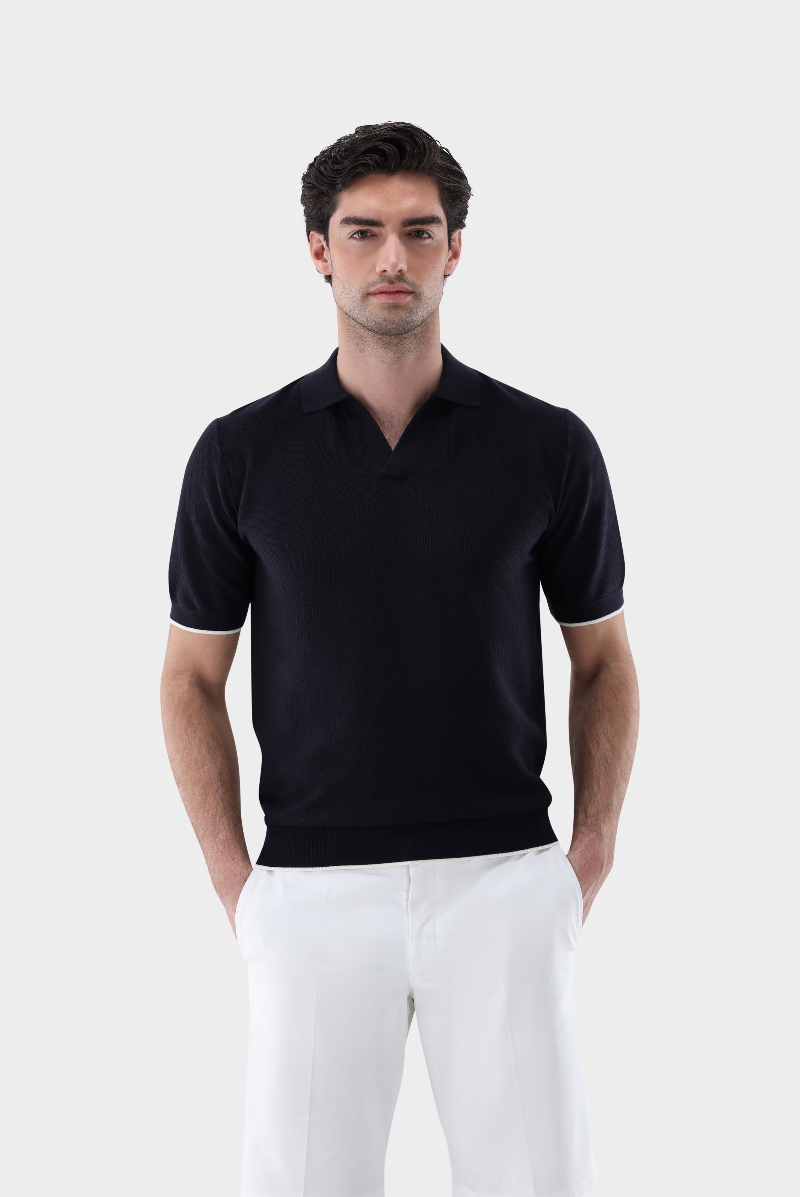 V-Polo gestrickt mit feiner Struktur