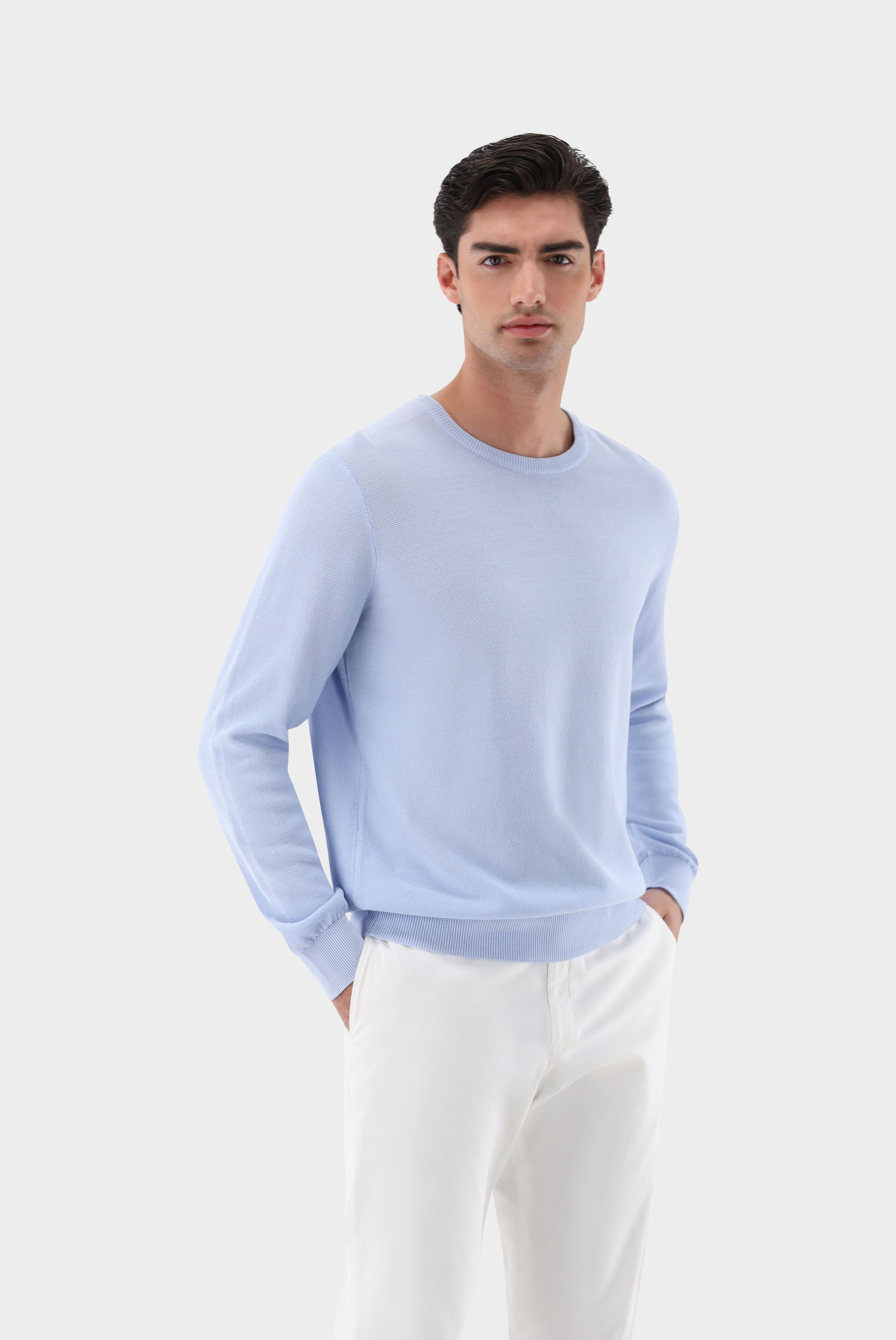 Round neck sweater with rice grain look