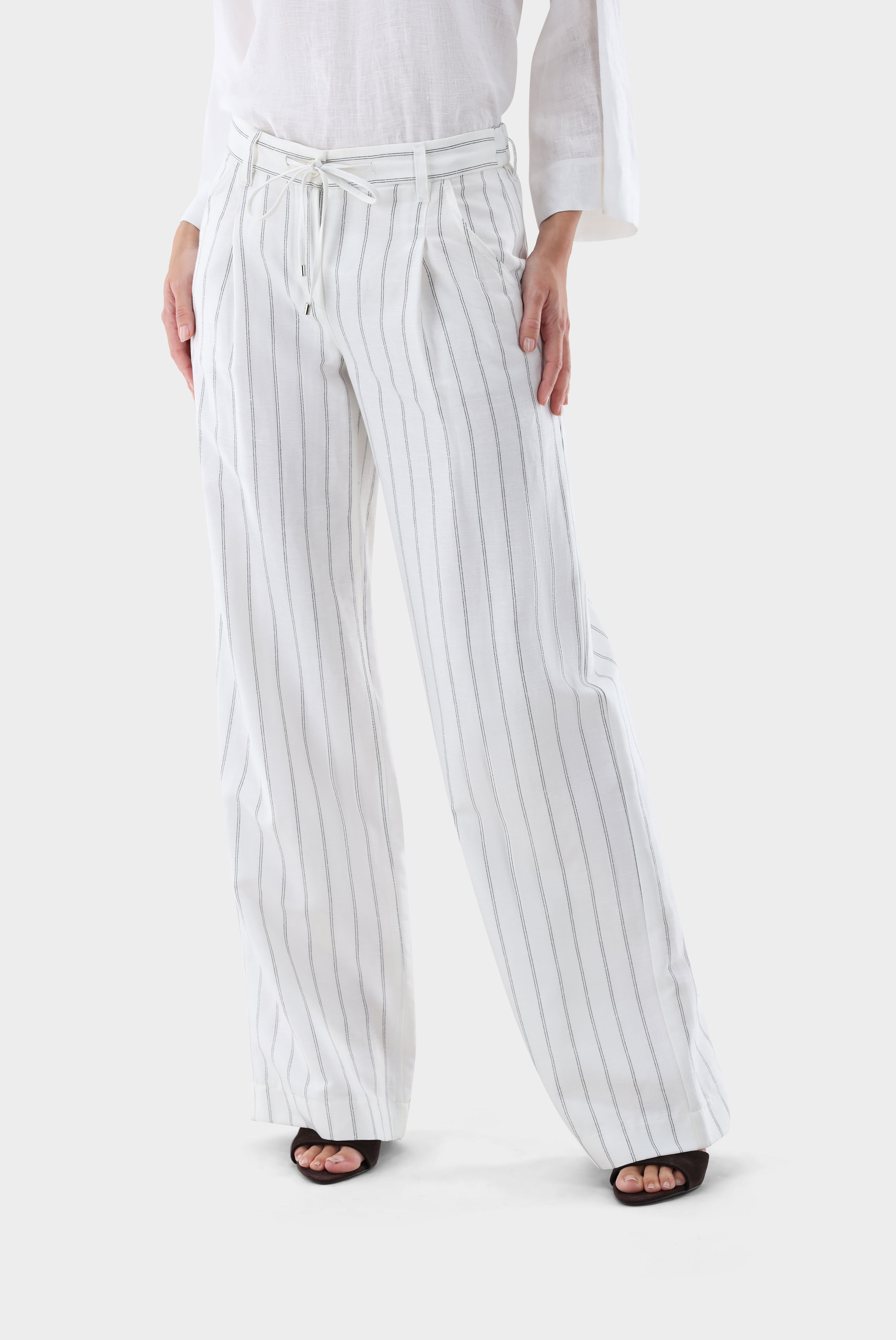 Gestreifte Hose mit weitem Bein