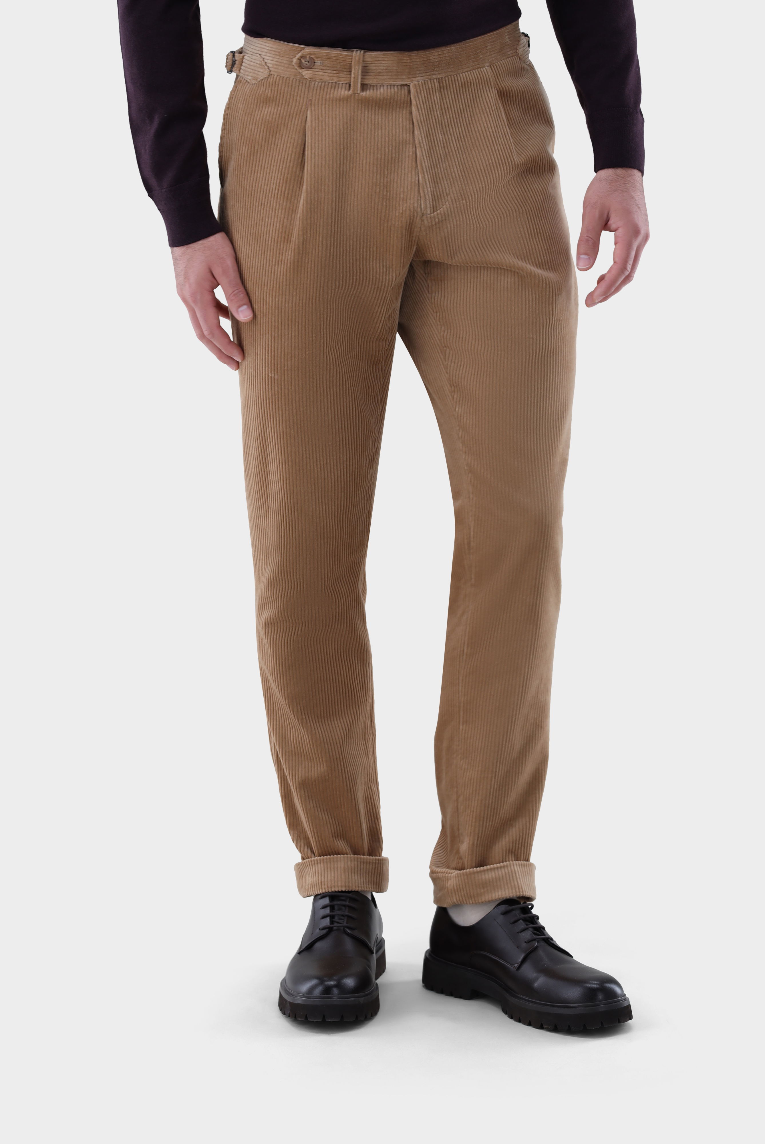 Kordhose mit Bundfalte Slim Fit