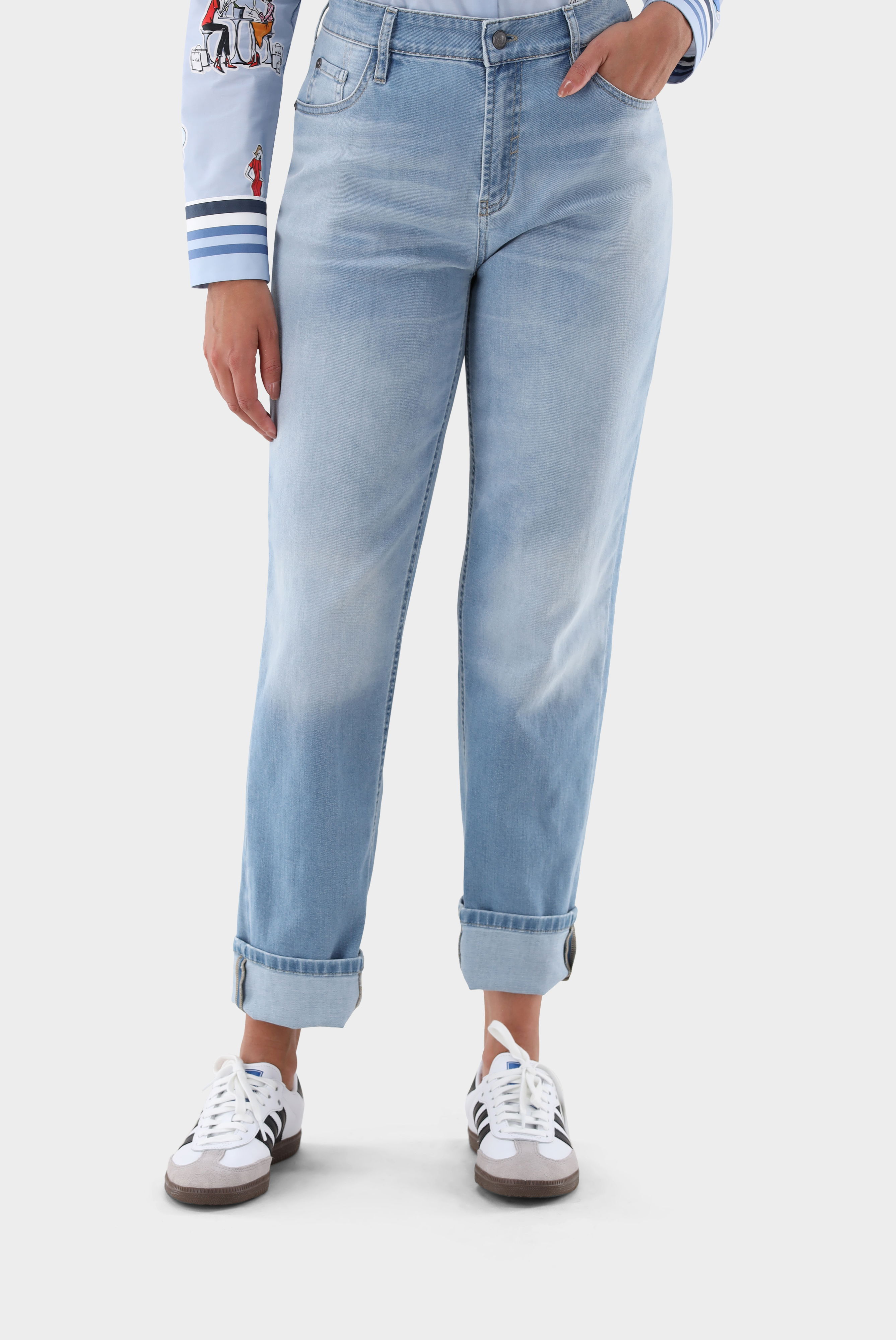 Jeans mit zulaufender Passform
