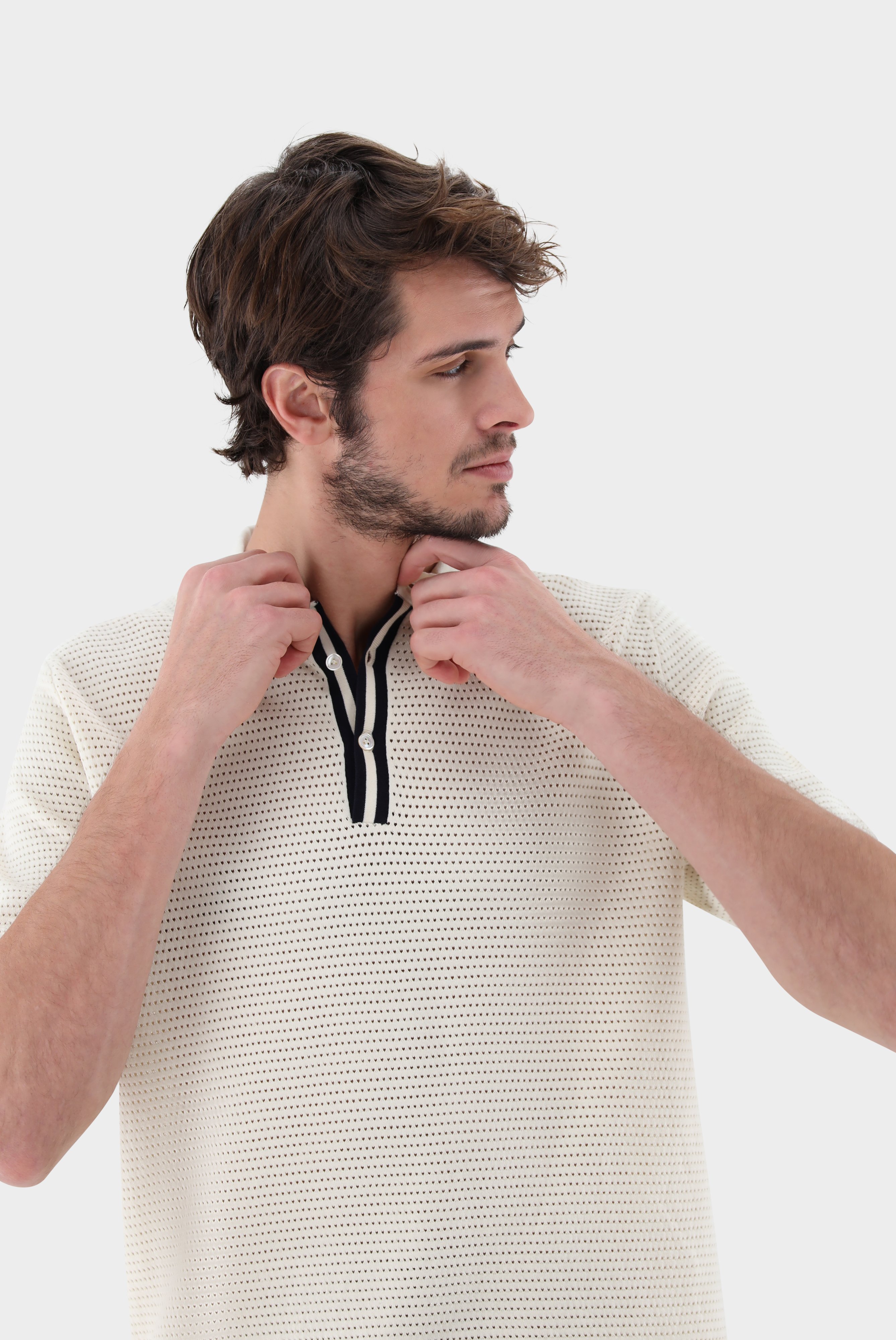 Poloshirts+Knit polo with mesh structure and contrast collar+82.8645.S7.S00267.120.S