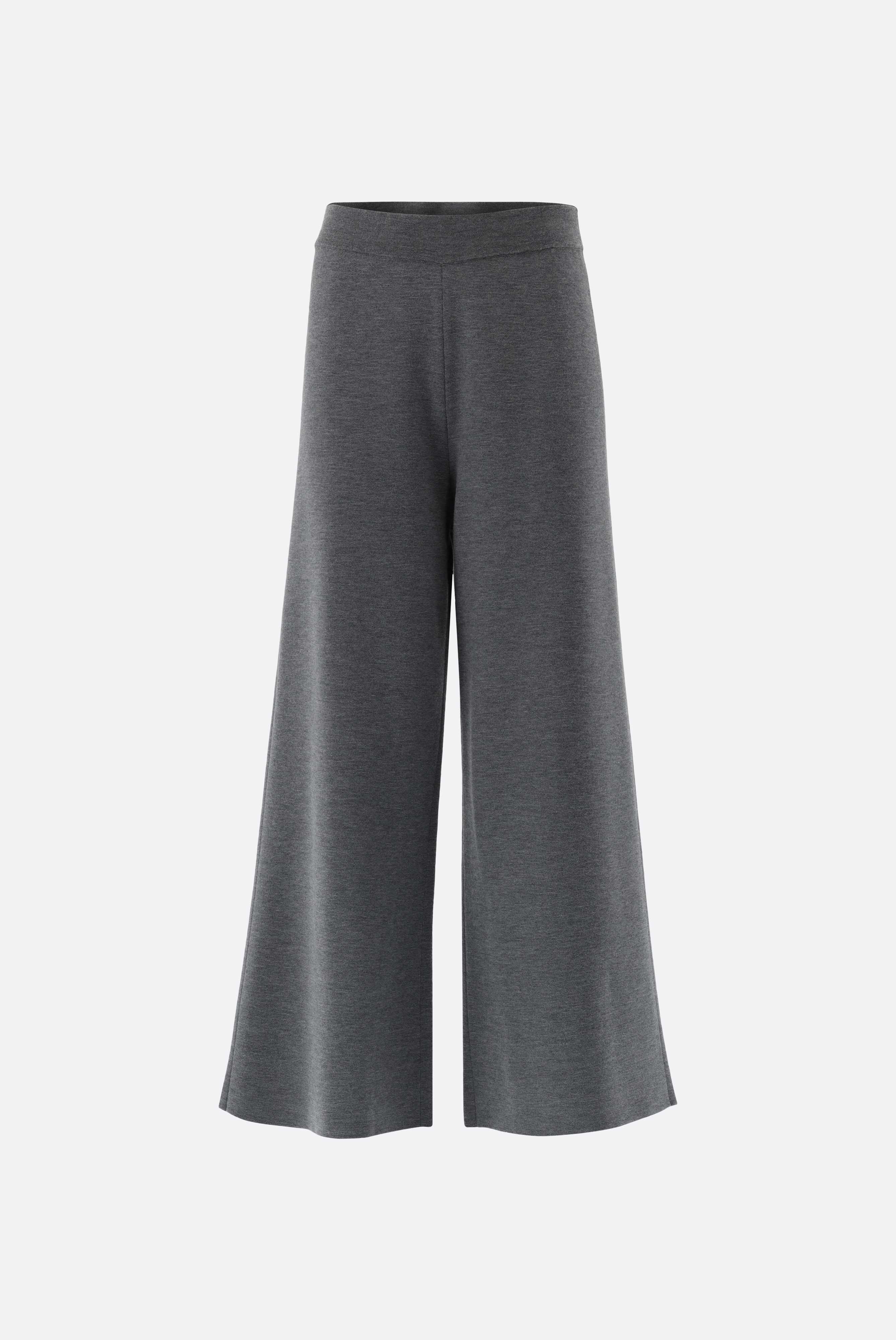 Strickhose mit ausgestelltem Bein