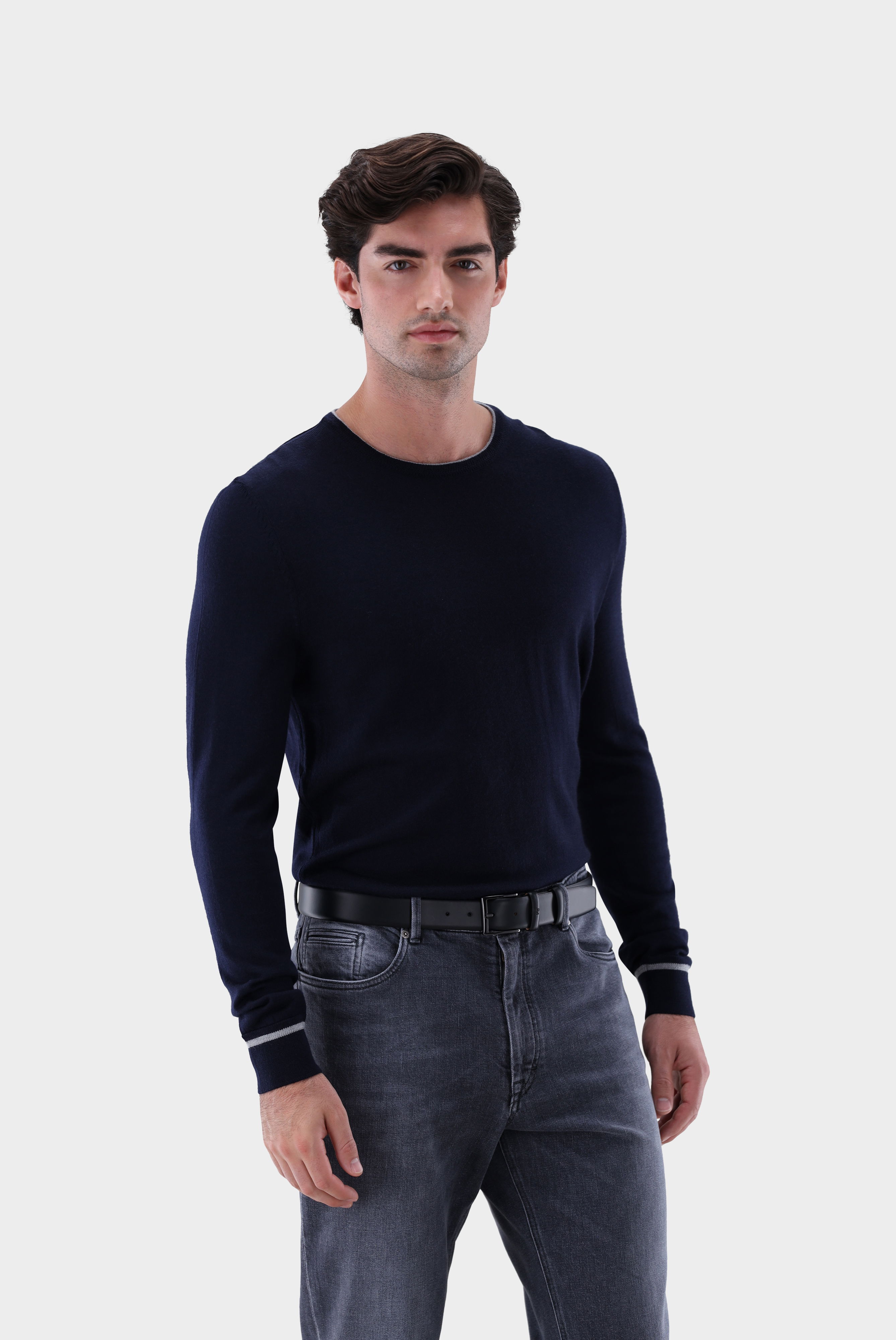 Rundhalspullover aus merzerisierter Merinowolle mit Farbdetail