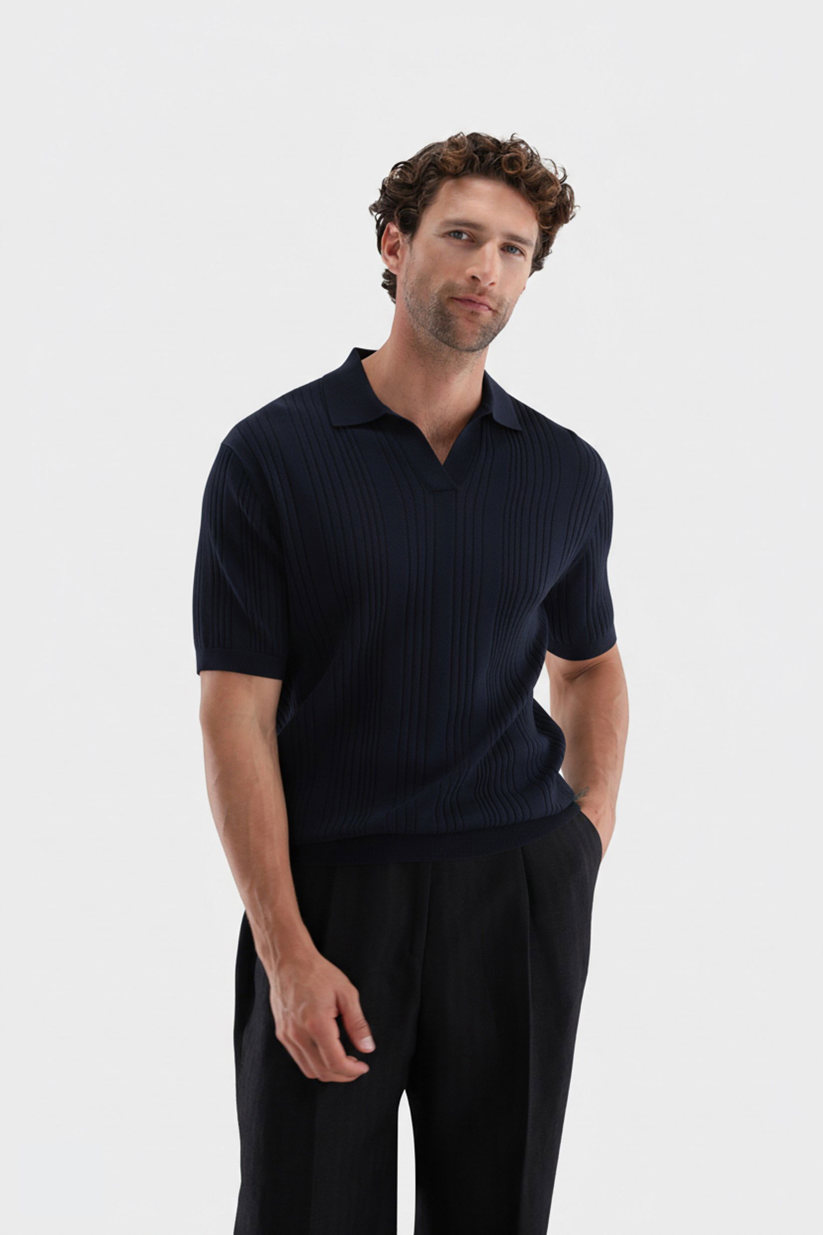 V-Neck Poloshirt mit Streifen-Struktur aus Air Cotton