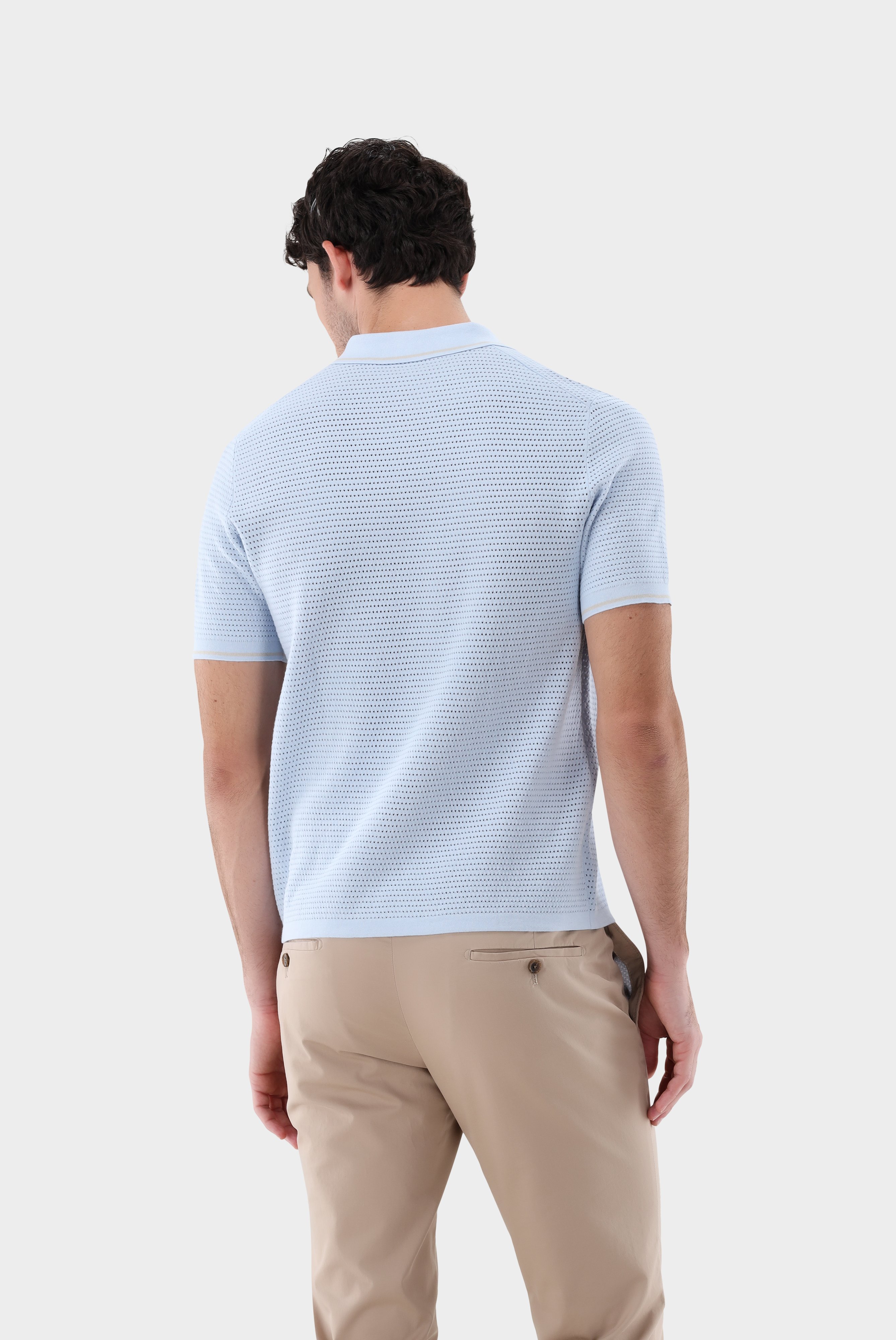Poloshirts+V-neck polo in mesh structure with contrast collar+82.8996.S7.S00267.720.S