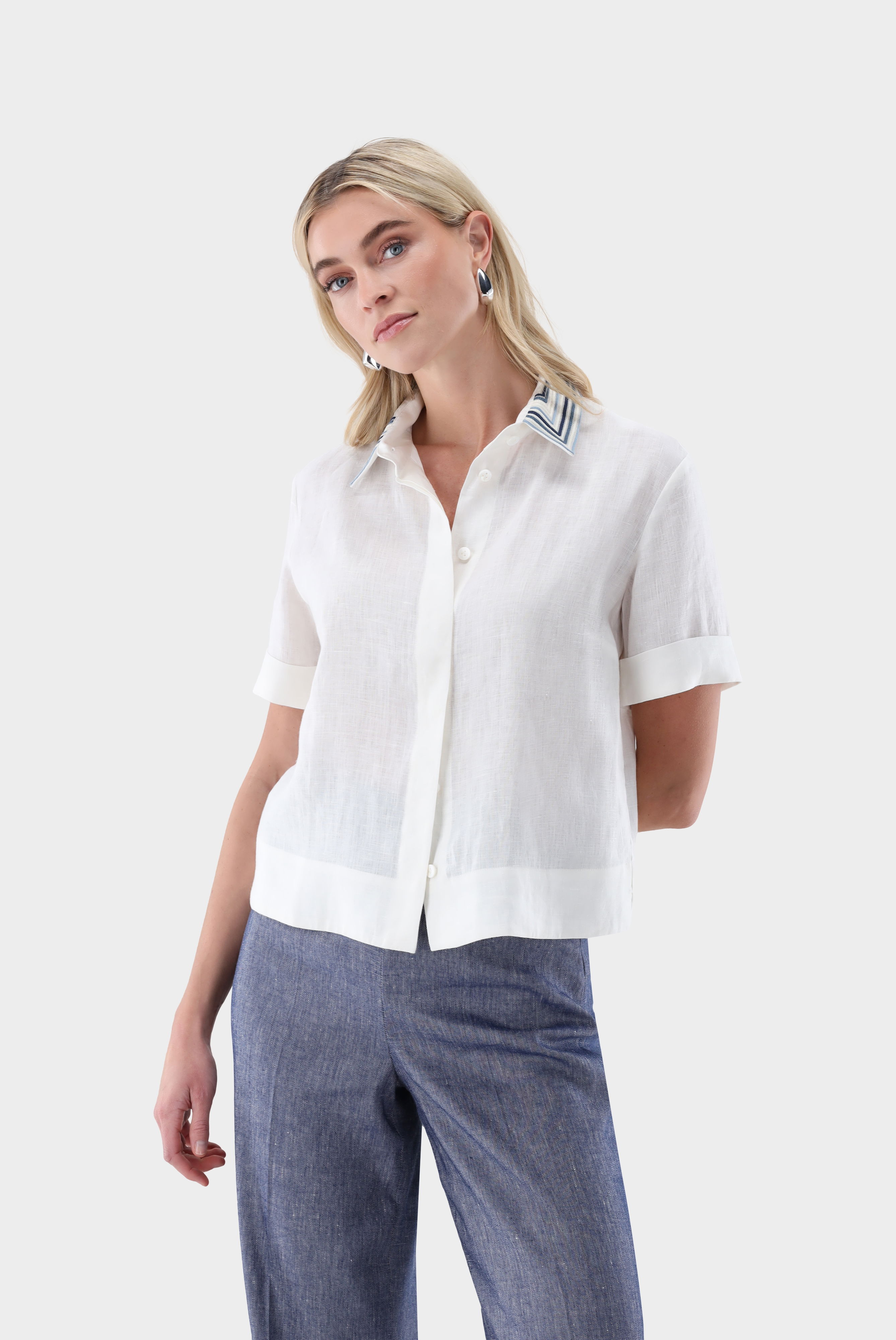 Hemdbluse mit Kontrastkragen