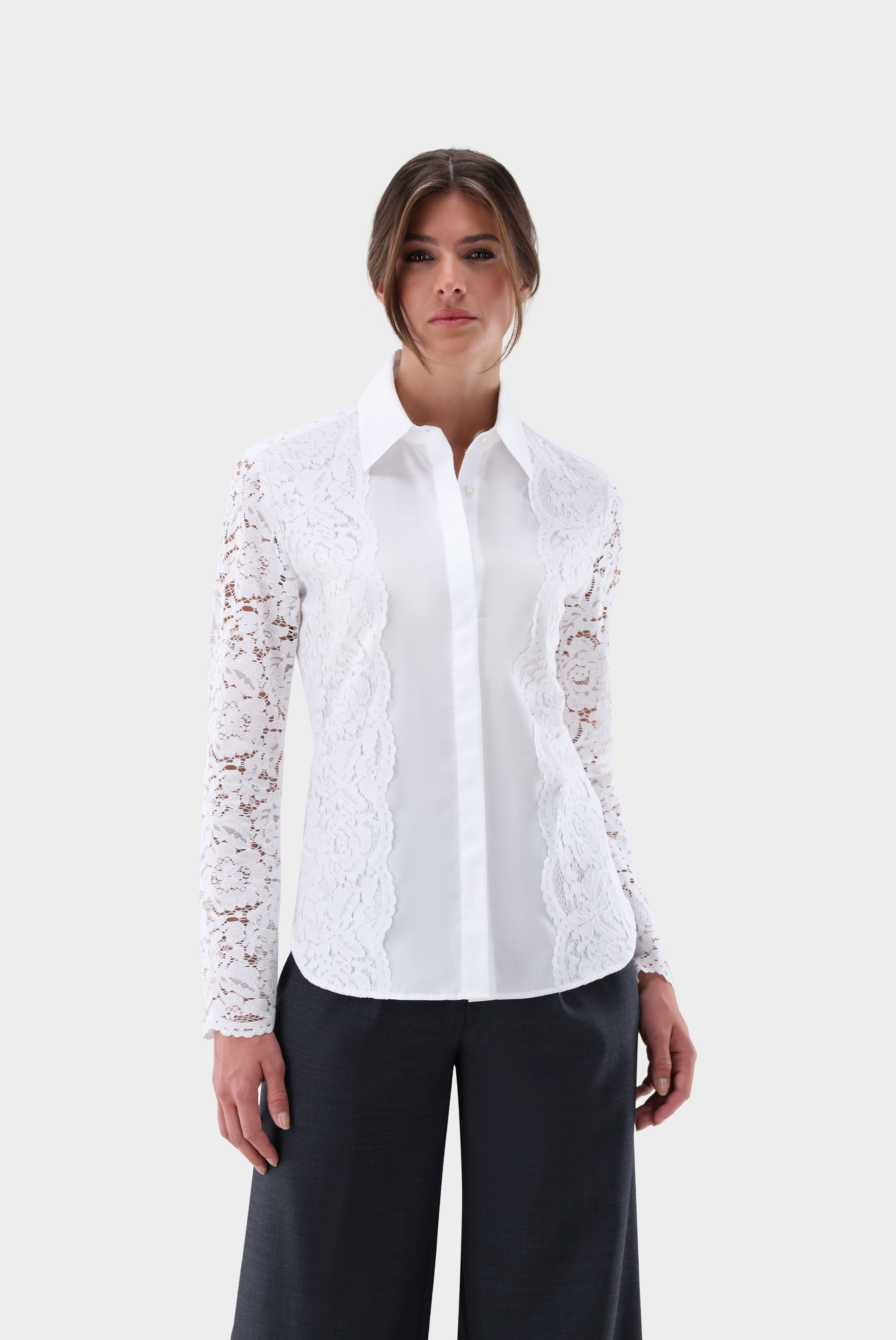 Hemdbluse mit Spitzenärmeln