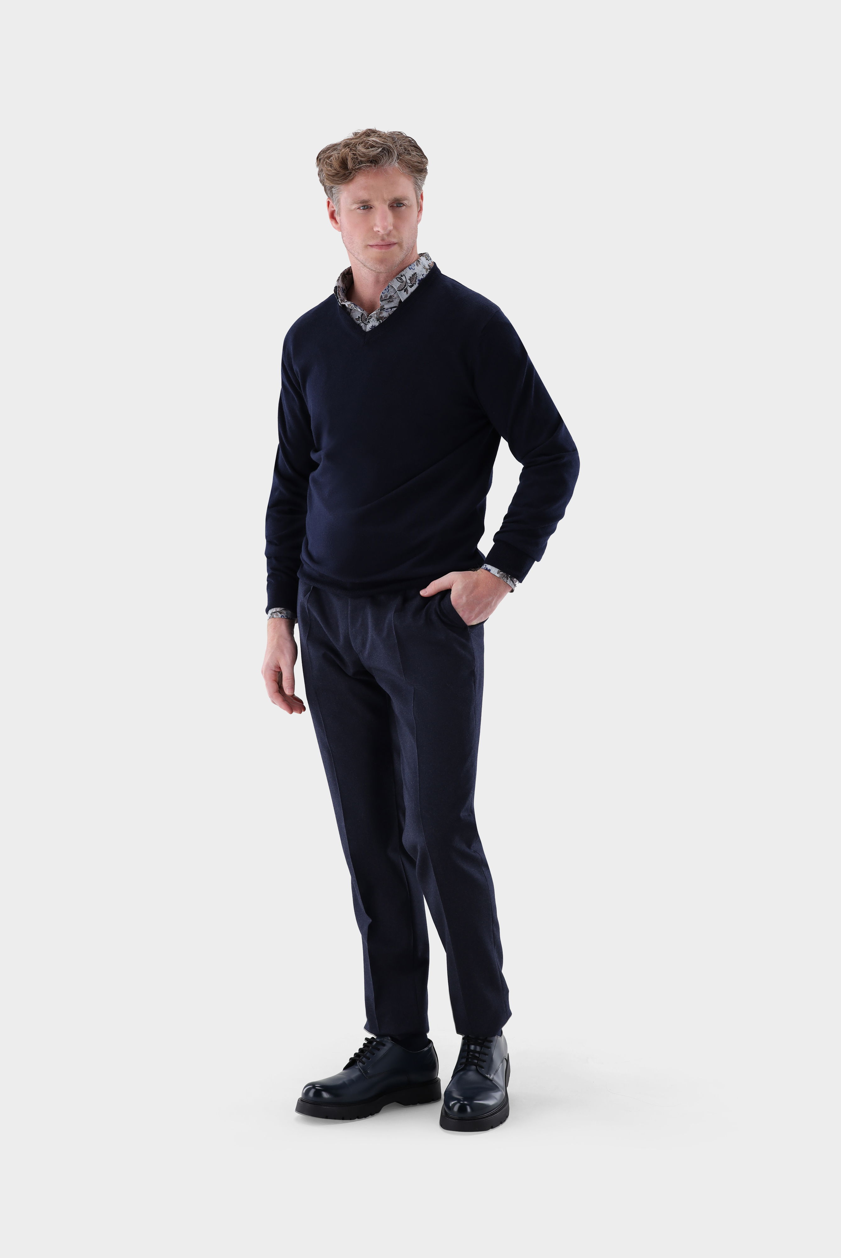 Pullover mit V-Ausschnitt aus Merzerisierter Merinowolle günstig online kaufen