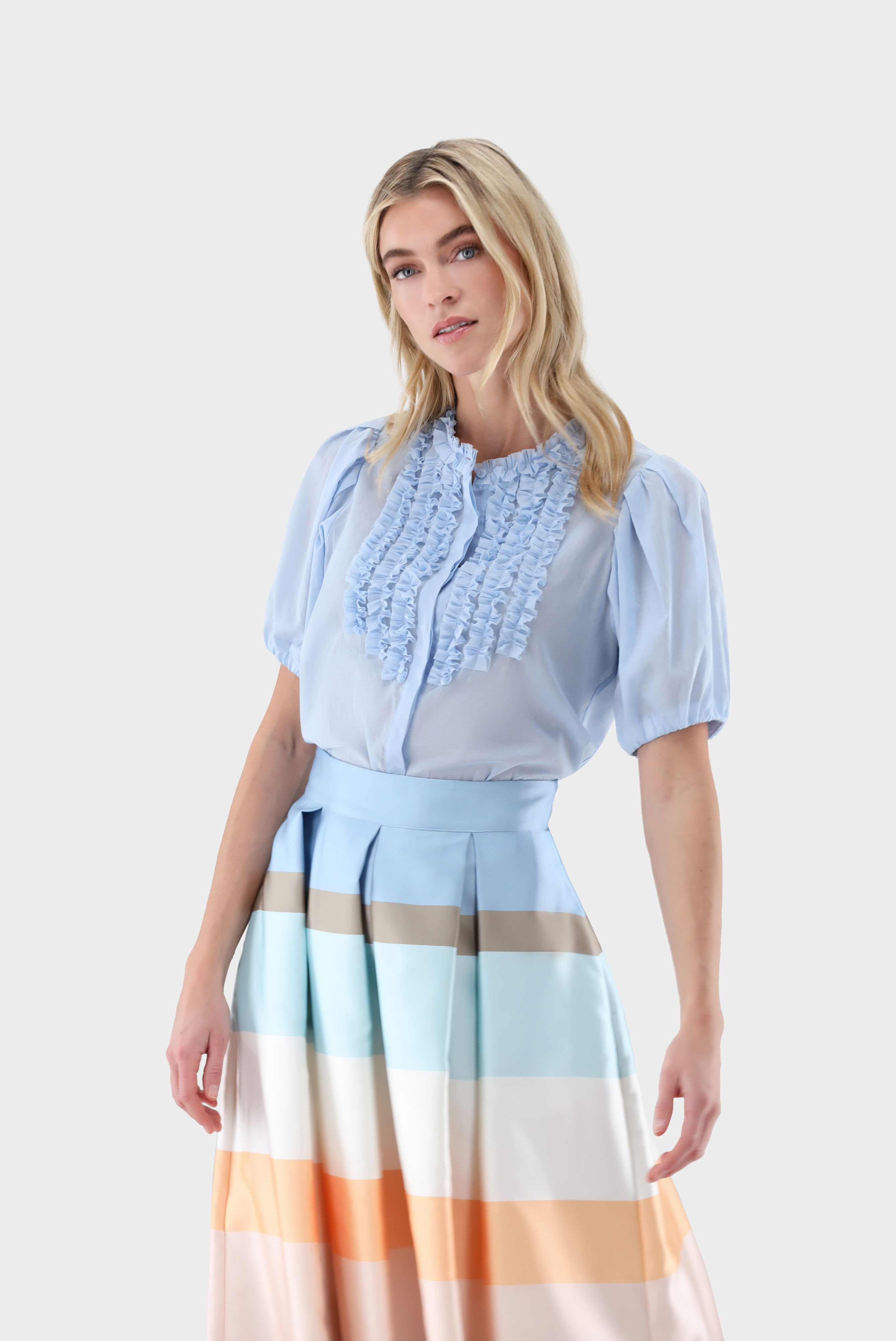 Short-sleeved blouse with ruffles