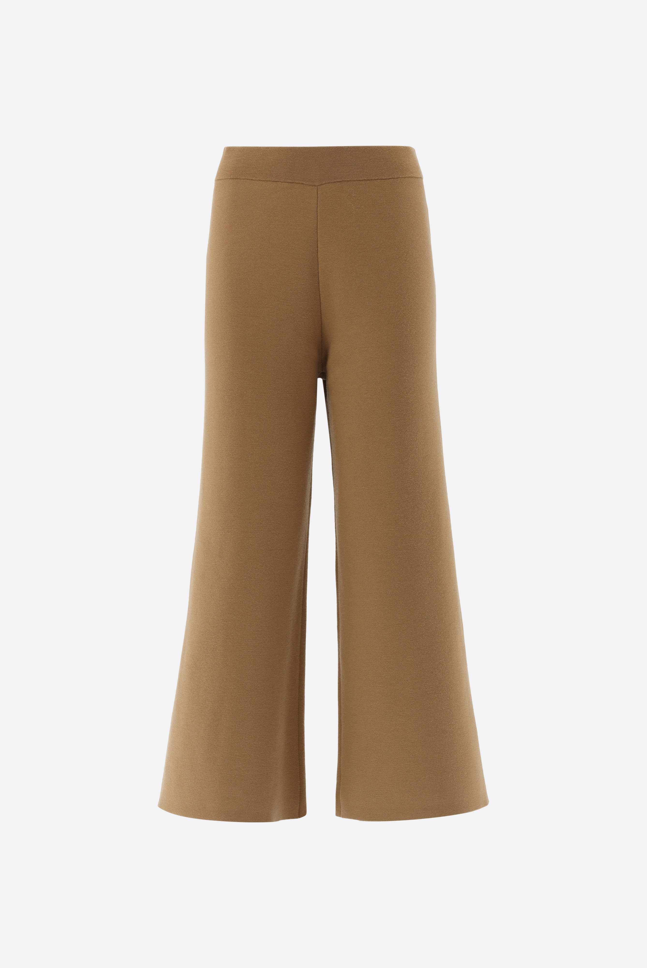 Strickhose mit ausgestelltem Bein