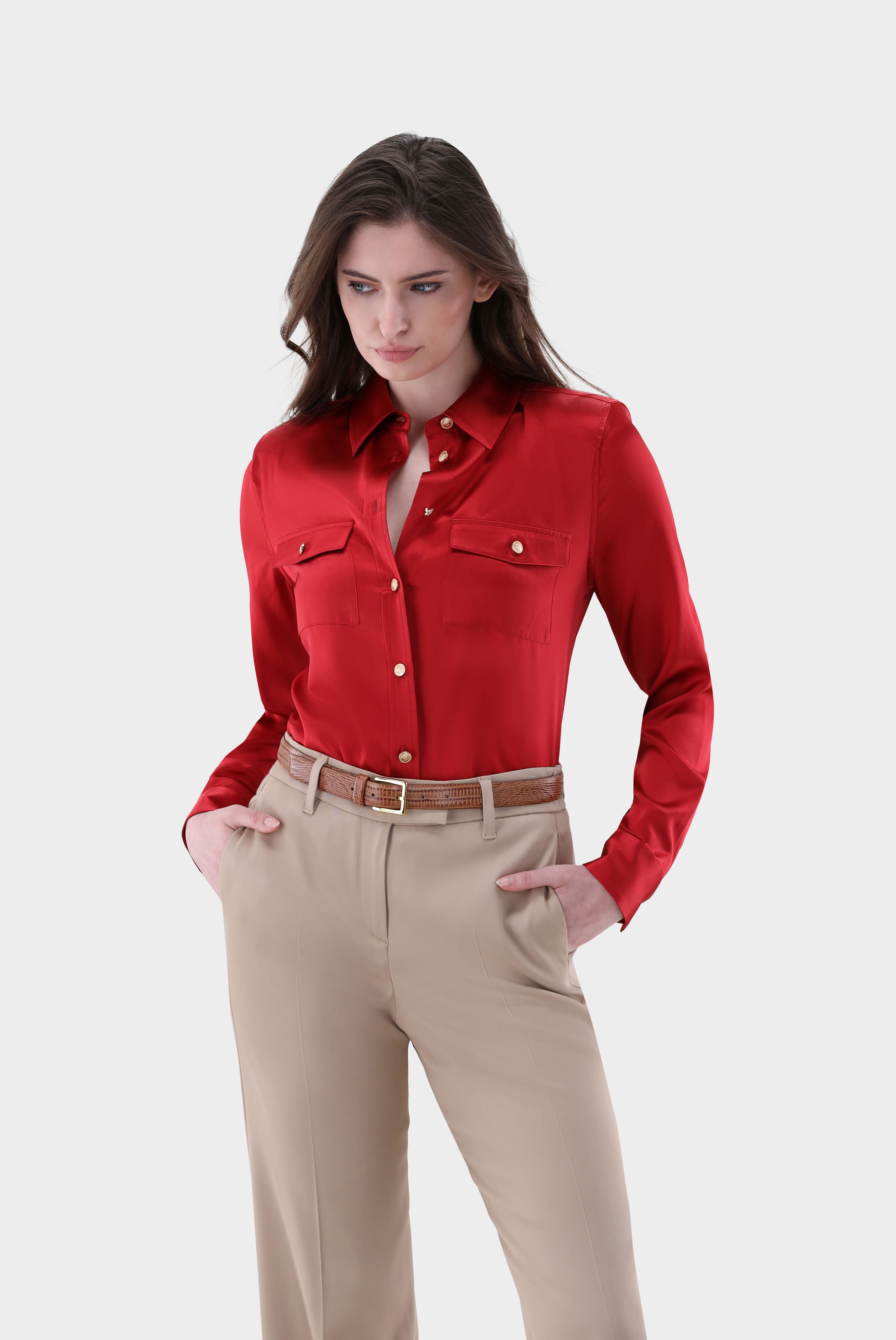 Taillierte Hemdbluse aus Seide mit Brusttaschen