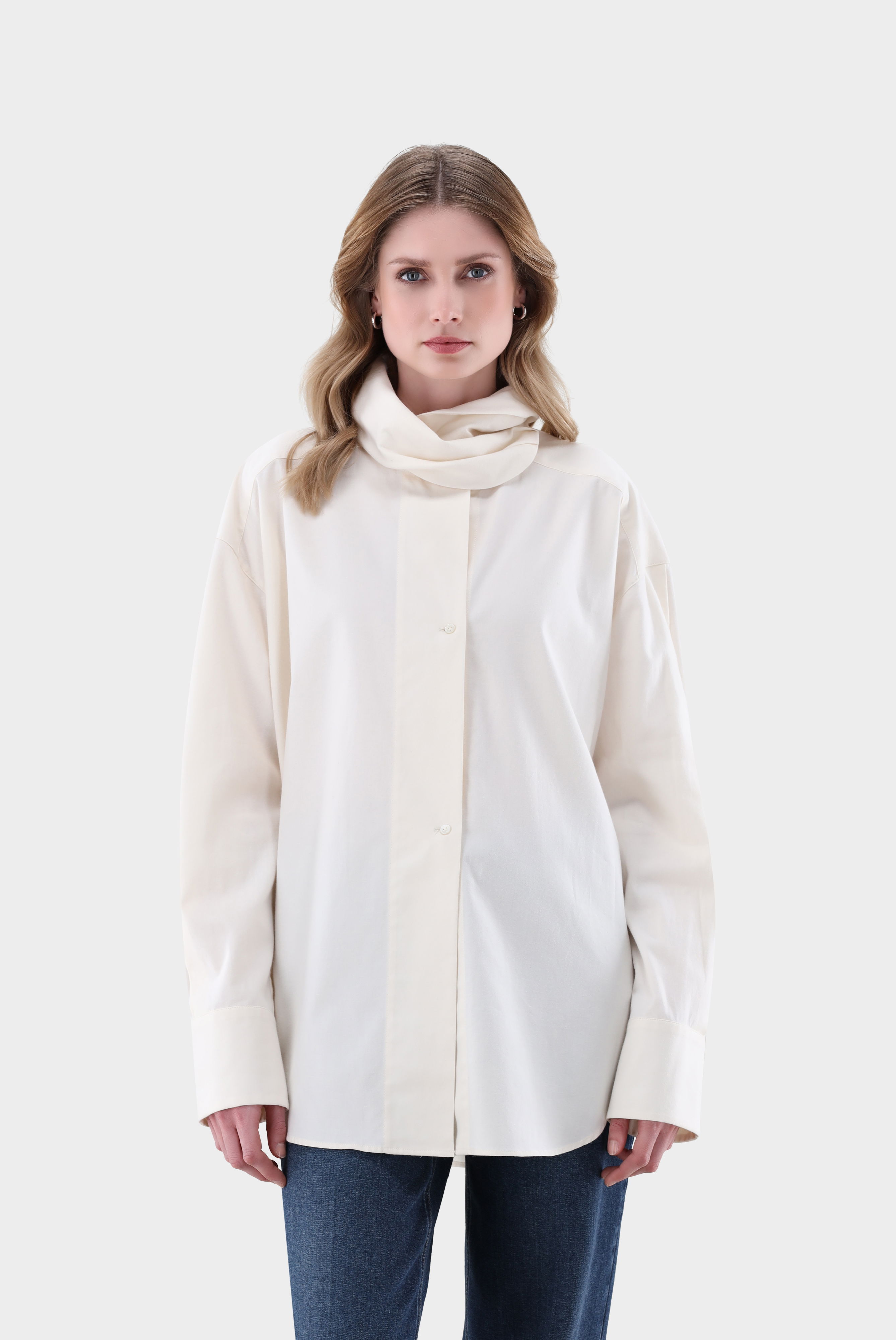 Loose-Fit-Bluse mit hohem Stehkragen