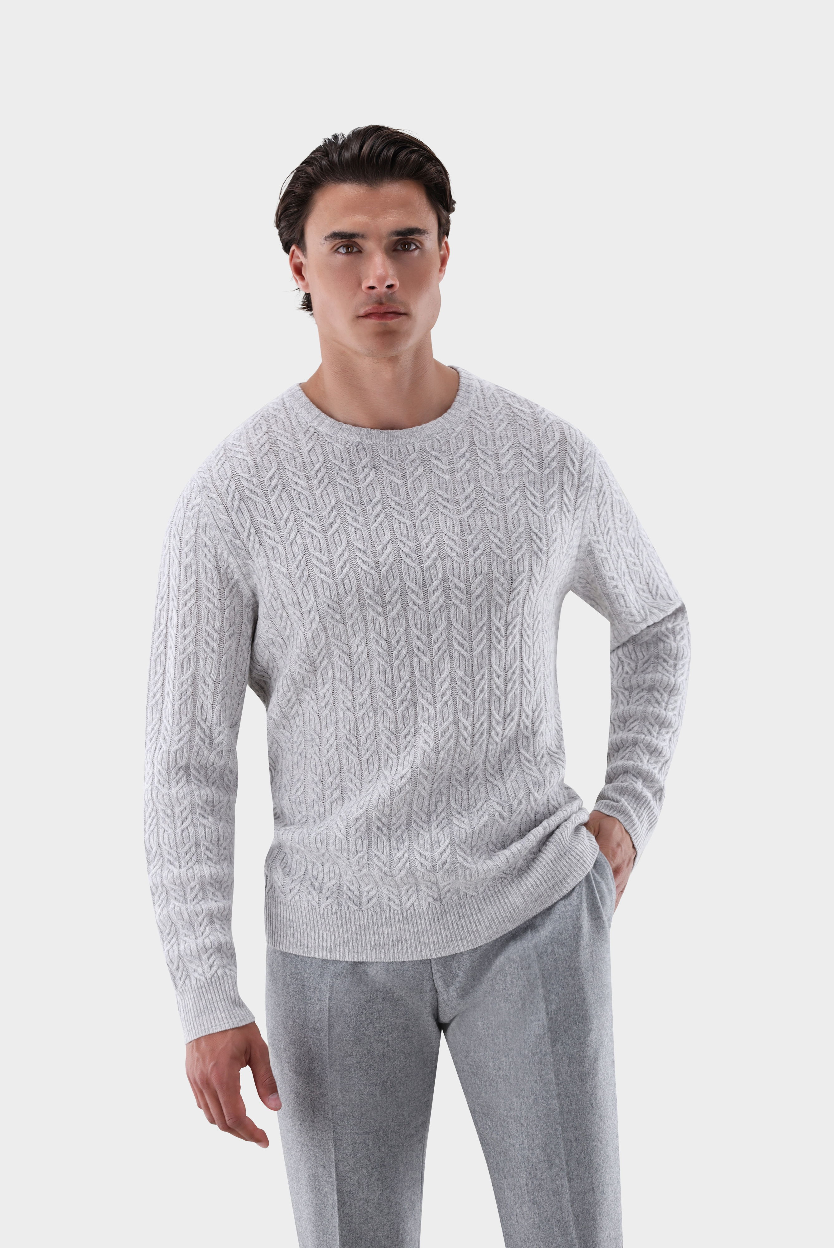 Rundhalspullover mit Zopfstrick und Kaschmir