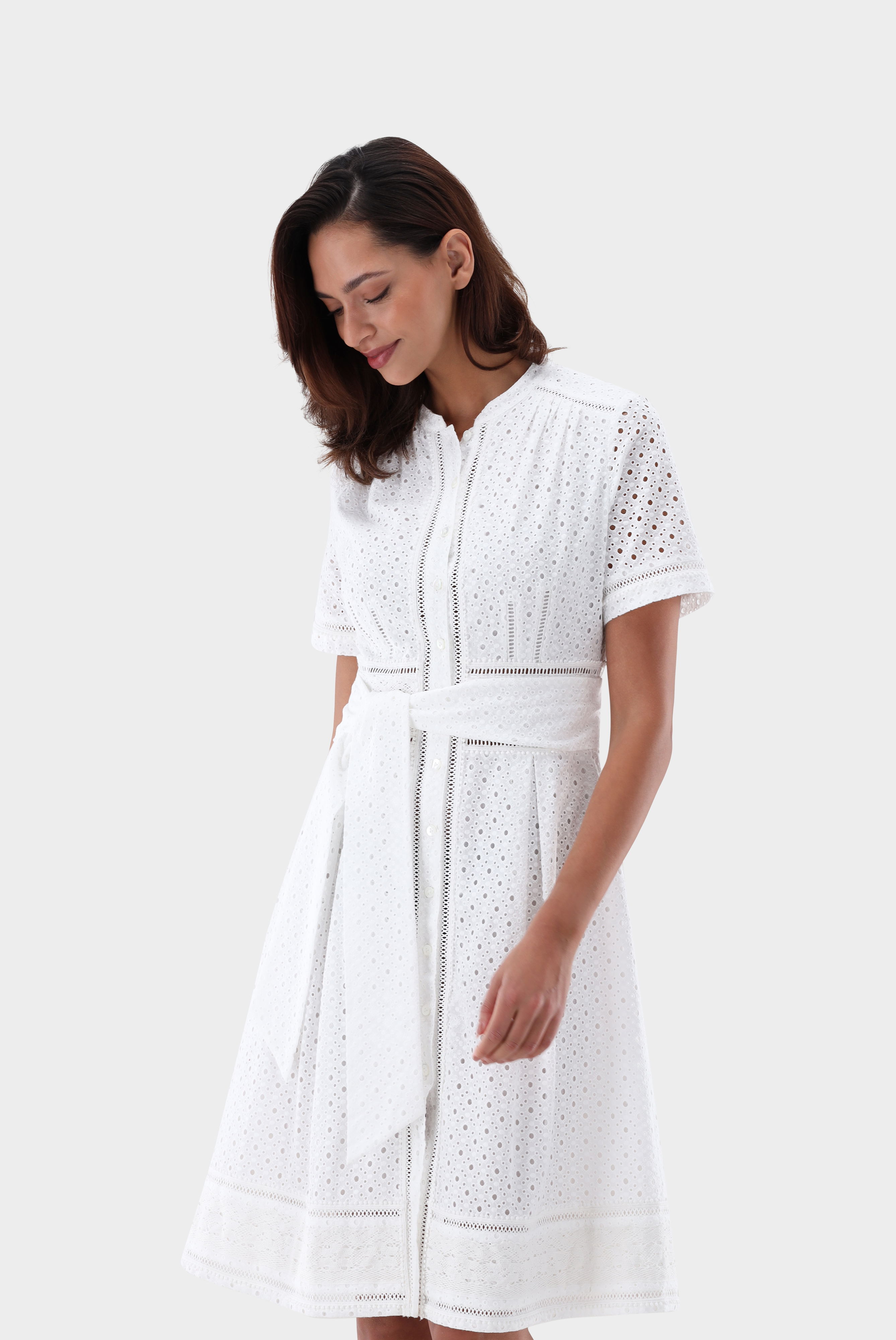 Kleid mit Lochstickerei knielang