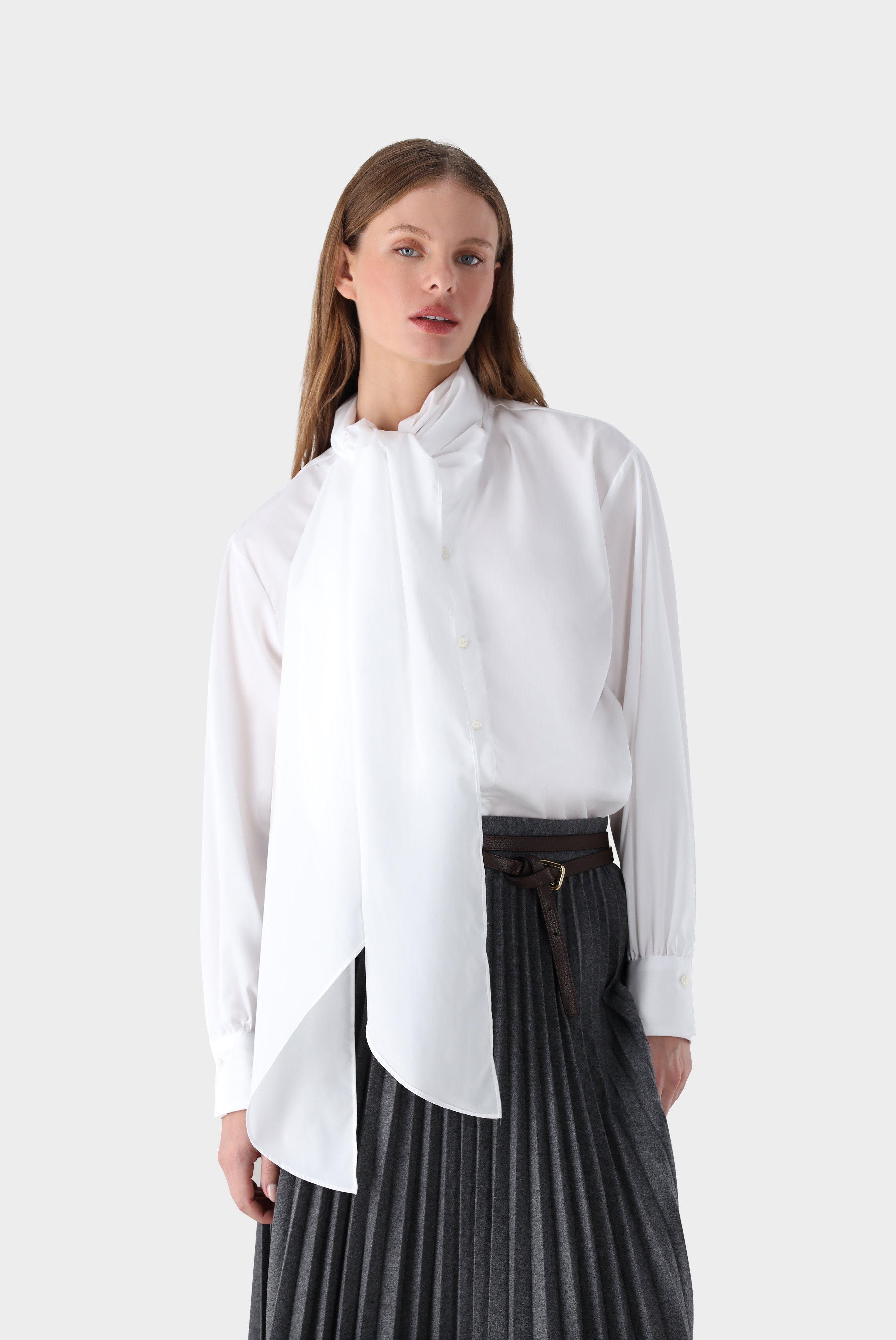 Stehkragenbluse mit Schleife