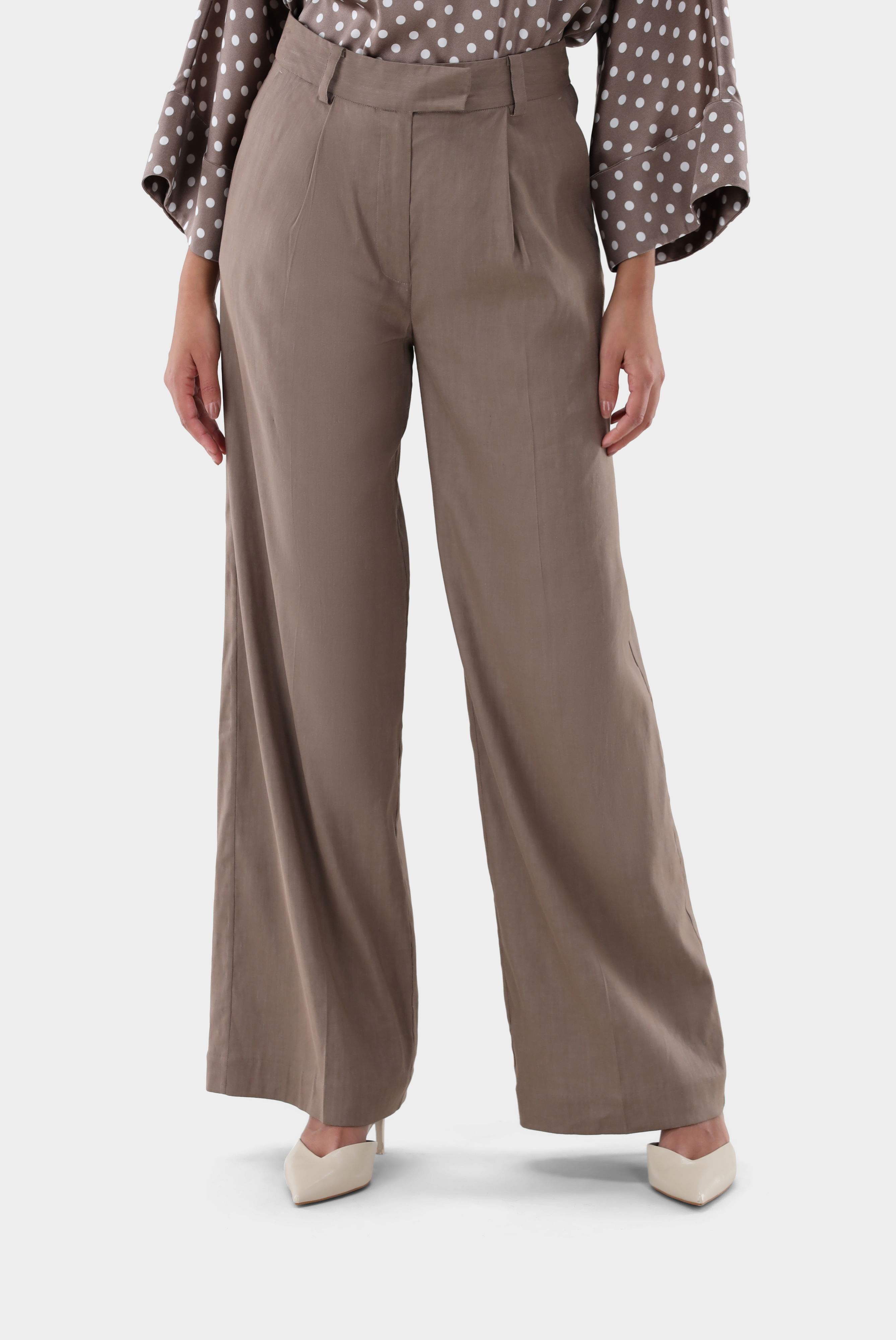 Hose mit weitem Bein und Falten Detail